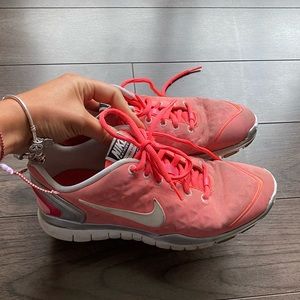 Nike Free Fit 2 / flashy pink size 6.5